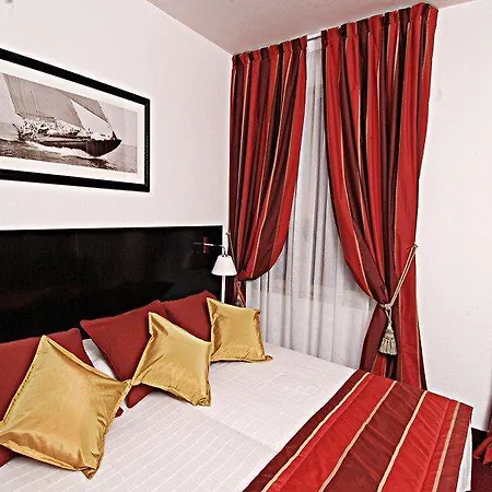 Ellington Centre 4*