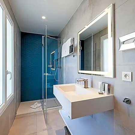 מלון Apollinaire Nice, Worldhotels Distinctive 4*