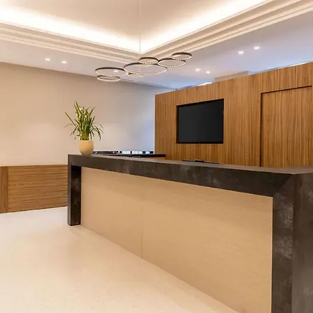 Hotel Apollinaire 4*
